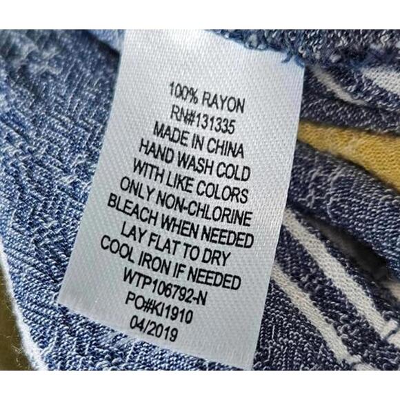 Socialite Boutique Women's Striped Button-Up Smocked Crop Tank Top Size Large - Picture 3 of 9